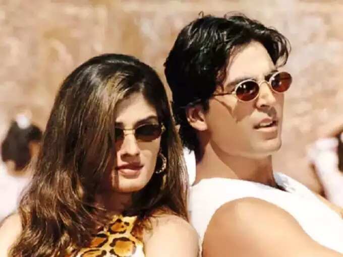 Raveena Tandon Revealed That Rekha Tried To Get Close And Attract To Actor Akshay Kumar - 'अक्षयला ती आकर्षित करण्याचा प्रयत्न करत होती' रेखाबद्दल रवीनाचे विधान! जाणून घ्या दोघांत तिसरा व्यक्ती कसा येतो? | Maharashtra Times