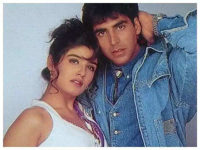 Raveena Tandon Revealed That Rekha Tried To Get Close And Attract To Actor Akshay Kumar - 'अक्षयला ती आकर्षित करण्याचा प्रयत्न करत होती' रेखाबद्दल रवीनाचे विधान! जाणून घ्या दोघांत तिसरा व्यक्ती कसा येतो? | Maharashtra Times