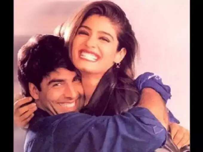 Raveena Tandon Revealed That Rekha Tried To Get Close And Attract To Actor Akshay Kumar - 'अक्षयला ती आकर्षित करण्याचा प्रयत्न करत होती' रेखाबद्दल रवीनाचे विधान! जाणून घ्या दोघांत तिसरा व्यक्ती कसा येतो? | Maharashtra Times
