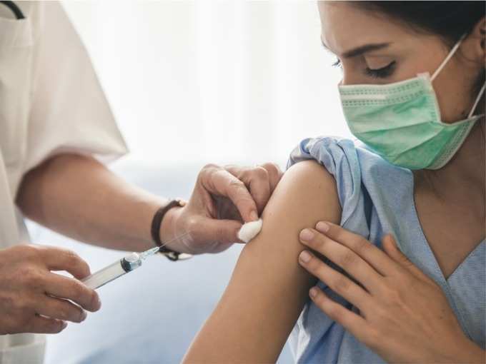 can delta variant infect vaccinated people: Delta Plus : वॅक्सिन घेतलेले लोक देखील होत आहेत 'या' भयंकर विषाणूचे शिकार! कोणाला आहे सर्वाधिक धोका?
