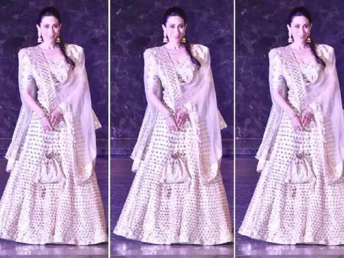 karisma kapoor glamorous lehenga looks: सोनम कपूरच्या मेंदी सोहळ्यात करिश्माने घातला होता सुंदर लेहंगा, मोहक सौंदर्य पाहून चाहते झाले घायाळ
