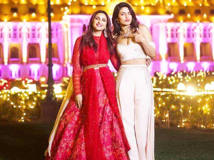 Parineeti Chopra Priyanka Chopra Wedding Look श द क फ क शन थ प र य क च पड क ल क न पर ण त क ह ट अवत र क त ड त रह व द श जनत Navbharat Times