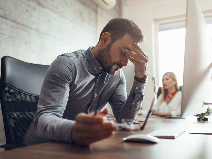 home remedies for hair fall and white hair: Baldness in men :‘या’ ६ गंभीर चुकांमुळे पुरूषांचे तरूण वयातच पडते टक्कल! डॉक्टरांनी सांगितले हे उपाय!
