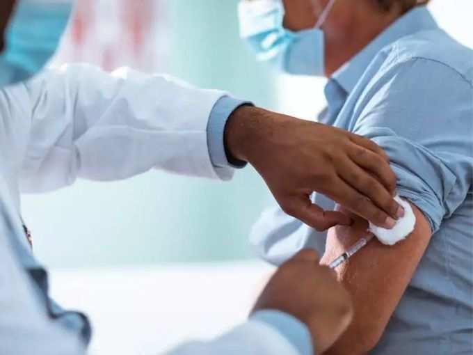 covishield booster dose benefits: Covishield booster dose : कोविशील्ड वॅक्सिनचा तिसरा डोस आवश्यक आहे का व या डोसचा फायदा काय? रिसर्चमध्ये झाला खुलासा!