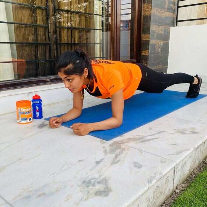 face pack for instant glow: ग्लॅमरस अभिनेत्रींवर भारी पडतीये ‘ही’ हॉट-सेक्सी भारतीय क्रिकेटपटू, सोशल मीडियावरही तुफान व्हायरल!