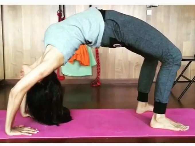 masaba gupta weight loss journey: Celeb Weight Loss : सुप्रसिद्ध फॅशन डिझायनरचं ‘या’ आजारामुळे वाढलं होतं वजन, सांगितली थक्क करणारी वेट लॉस जर्नी