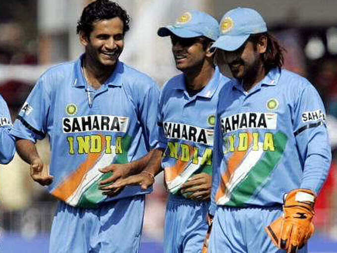 जब विश्व कप-2007 से बाहर होने के बाद राहुल द्रविड़ ने दिखाई थी धोनी-इरफान पठान को फिल्म जब विश्व कप-2007 से बाहर होने के बाद राहुल द्रविड़ ने दिखाई थी धोनी-इरफान पठान को फिल्म