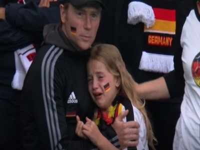 जर्मनी की हार में रोने वाली बच्ची के लिए 29 लाख रुपये इकट्ठा, इंग्लिश फैंस ने उड़ाया था मजाक 