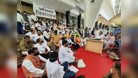 अधिवेशनाचा दुसरा दिवसही वादळी ठरला; विधीमंडळ परिसरात भाजपने भरवली प्रतिविधानसभा