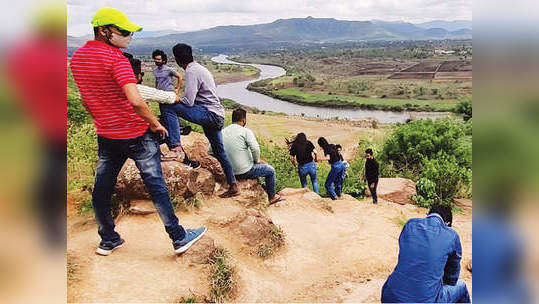 वीकएंड भटकंतीसाठी पर्यटकांना 'नो एंट्री'