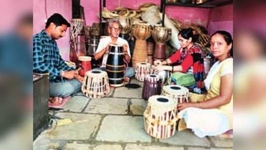 वाद्ये सजवणाऱ्यांच्या आयुष्याची लय बिघडली