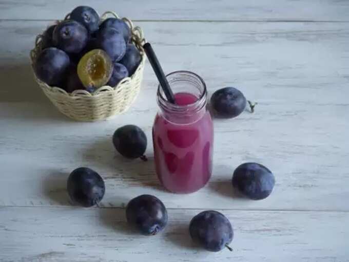 health benefits of prunes in tamil: எலும்பு அடர்த்திக்கு பெரிதும் உதவும் உலர் பிளம்ஸ்! கூந்தல், சருமத்துக்கு என்ன செய்யுதுன்னு பாருங்க! 4 samayam tamil Tamil News Spot