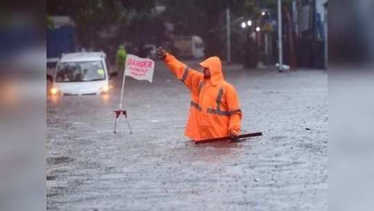 Weather Alert : मुंबईकरांसाठी पुढचे २४ तास धोक्याचे, हवामान खात्याकडून अतिवृष्टीचा इशारा