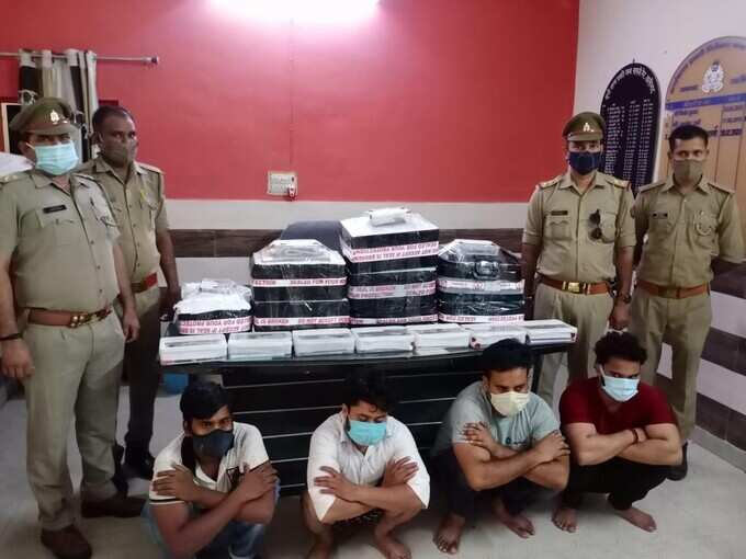 अलीगढ़ः ऑफर के नाम पर ग्राहकों से करते थे ठगी, पुलिस ने फर्जी कॉल सेंटर का किया भंडाफोड़, 11 अरेस्ट अलीगढ़ः ऑफर के नाम पर ग्राहकों से करते थे ठगी, पुलिस ने फर्जी कॉल सेंटर का किया भंडाफोड़, 11 अरेस्ट