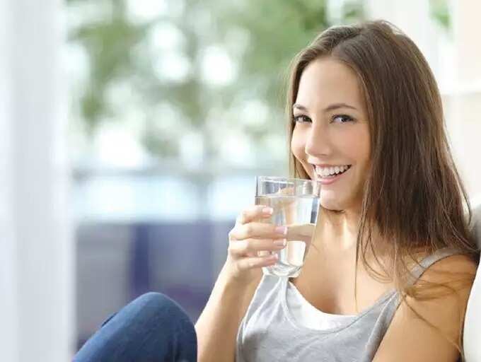 what is water fasting in tamil: நீர் உண்ணாவிரதம் : யாருக்கு நல்லது, யார் தவிர்க்கணும், எப்படி இருப்பது, பலன் என்ன தெரிஞ்சுக்கங்க! 9 samayam tamil Tamil News Spot