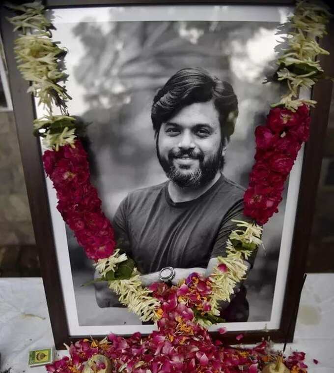 New Delhi_ Candlelight praying meeting in remembrance of Pulitzer prize winner p.... New Delhi_ Candlelight praying meeting in remembrance of Pulitzer prize winner p....