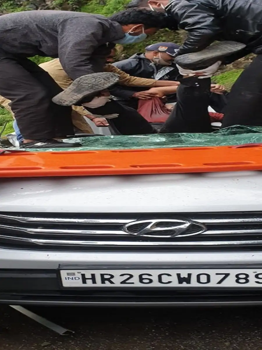 car accident in monsoon rain in delhi ncr uttarkahand mumbai rain news