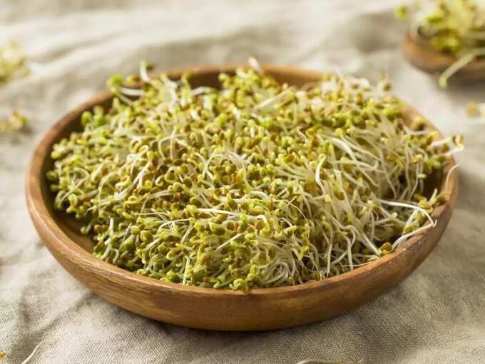 benefits and uses of sprouts for hair in tamil: Sprouts For Hair : பொடுகு, அரிப்பு, நமைச்சல், இளநரை எல்லாத்துக்கும் தீர்வு இந்த ஒரு உணவு! எப்படி சாப்பிடணும்! 9 samayam tamil Tamil News Spot