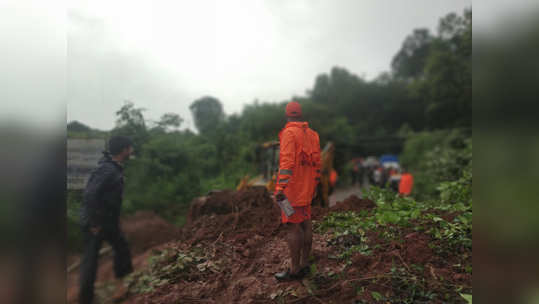 17 Trapped In Landslide खेड: पोसरेत १७ ढिगाऱ्याखाली अडकले, तर बिरमणी दोघांचा मृत्यू