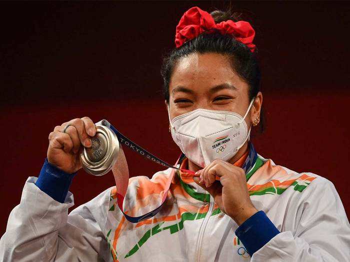 Mirabai Chanu Wins Silver Weightlifter Mirabai Chanu Wins Silver Medal In Tokyo Olympics म र ब ई च न न त क य ओल प क म ख ल भ रत क पदक क ख त ज त स ल वर म डल Navbharat Times