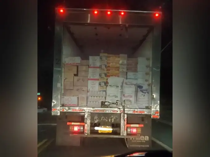 ट्रक खुला नहीं है, बस डिजाइन है...