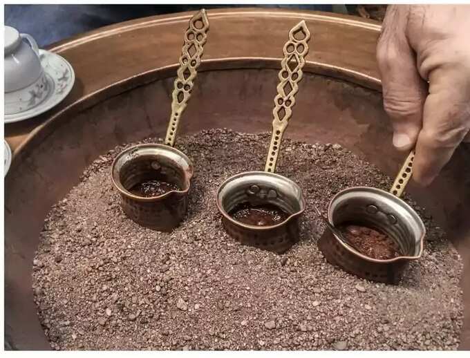 health benefits of mushroom coffee in tamil: Mushroom Coffee: ட்ரெண்டாகி வரும் மஷ்ரூம் காஃபி, அற்புதமான நன்மைகளை தரும் இதை வீட்டிலேயே எப்படி தயாரிக்கிறது? 3 samayam tamil Tamil News Spot
