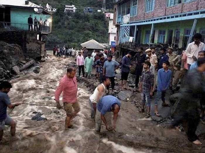 cloud burst in kishtwar: जम्मू-कश्मीर के किश्तवाड़ में बादल फटने से तबाही,  4 लोगों की मौत, 40 लापता, जारी है रेस्क्यू ऑपरेशन - cloud burst in kishtwar  of jammu and kashmir house