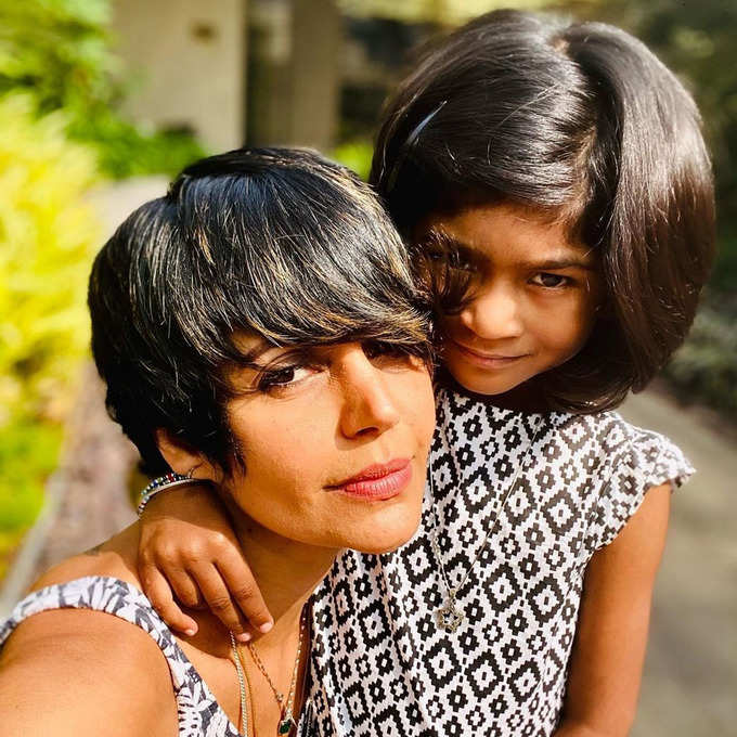 Instagram@mandirabedi