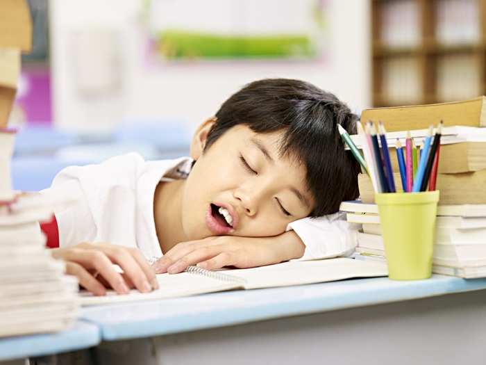 open mouth breathing during sleep: मुंह खोलकर सोता है बच्‍चा! क्‍या टेंशन की है बात? - Navbharat Times
