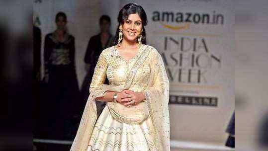 <strong>Sakshi Tanwar chocolaty lips :</strong> कशाला हवीत ट्रान्सपरंट अन् बोल्ड कपडे? या अभिनेत्रीचं अंगभर ड्रेसमधील ग्लॅमर पाहून चाहते पडले प्रेमात!