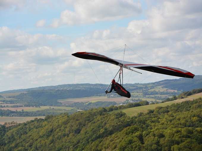 -hang-gliding-in-sikkim-in-hindi