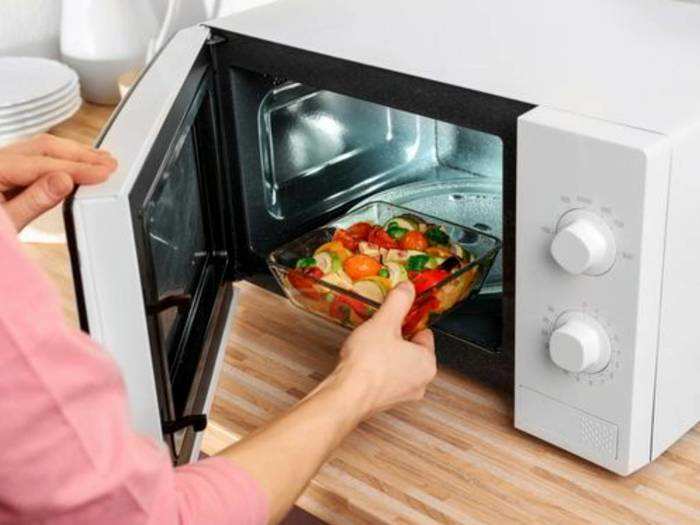 टाइमर और ऑटो प्रीसेट वाले हैं ये Microwave Oven, कुकिंग को बनाएं बेहद आसान