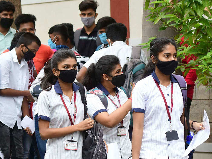 Schools reopen: Delhi Schools Reopen: 09 अगस्त से खुलेंगे स्कूल, 10वीं और  12वीं के छात्रों के लिया ये फैसला - delhi schools reopen partially for class  10, 12 admission activities, ddma said | Navbharat Times