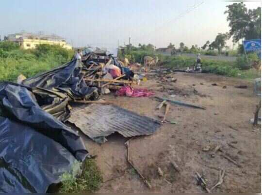 Amreli truck accident 8 died: અમરેલીના સાવરકુંડલા પાસે બેકાબૂ ટ્રક ઝૂંપડાઓ  પર ફરી વળ્યો, 9ના મોત 4 ગંભીર - truck accident in amreli savarkundla 9  people died 4 critical | I am Gujarat