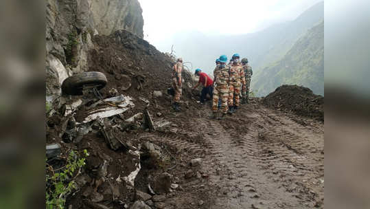 landslide kinnaur : हिमाचलमधील भीषण दुर्घटनेत १० मृत्यू, अजूनही ढिगाऱ्याखाली २५ ते ३० जण अडकले