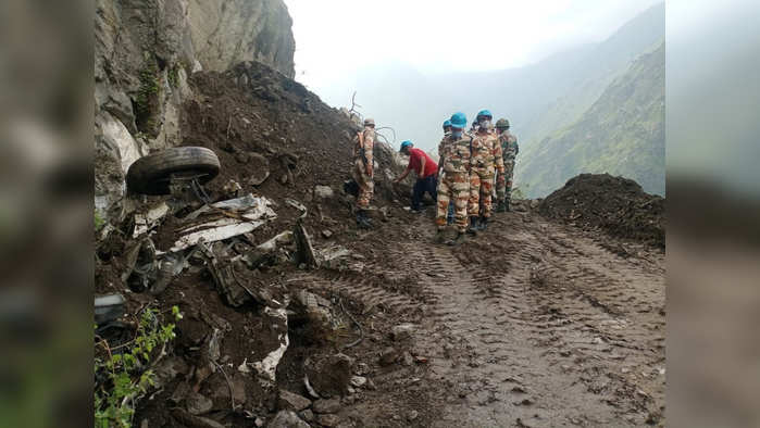 हिमाचलमधील भीषण दुर्घटनेत १० मृत्यू, अजूनही ढिगाऱ्याखाली २५ ते ३० जण अडकले