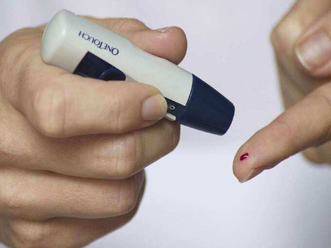 Fruits For Diabetes: ரத்தத்தில் சர்க்கரை அளவு அதிகரிக்காமல் இருக்க மழைக்காலத்தில் சாப்பிட வேண்டிய பழங்கள் என்னென்ன... 3 samayam tamil Tamil News Spot