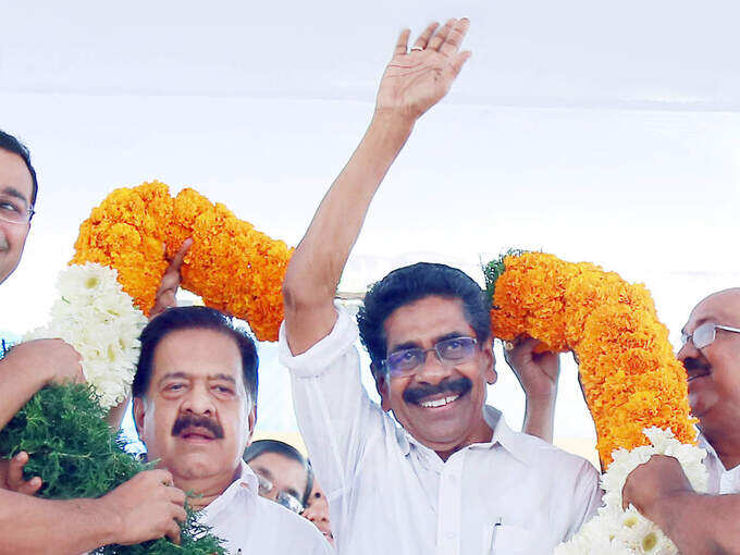 Sudhakara rule in Congress; Oommen Chandy, Chennithala and Mullappally with the complaint malayalam.samayam.com