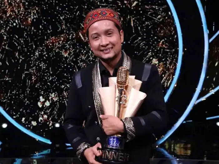 indian idol 12 winner pawandeep rajan: पवनदीप के हाथ में Indian Idol 12 की ट्रोफी देख रोने लगी थीं मां, सलमान के लिए गाना है सपना - pawandeep rajan says my mom