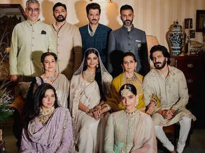 सुनीता कपूर ने शेयर किया रिया और करण की शादी का रॉयल फोटो, मां ने बेटी को कहा- राजकुमारी 