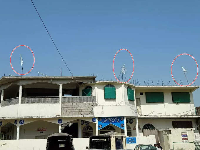 पाकिस्तान में तालिबान का झंडा 01 पाकिस्तान में तालिबान का झंडा 01