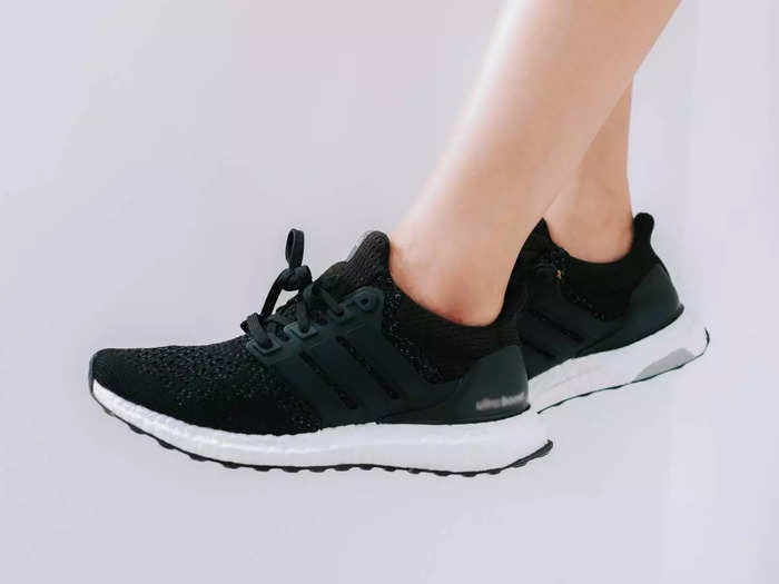 Sports Shoes For Women वर कआउट ज म रन ग सबक ल ए पर फ क ट रह ग य Sports Shoes क ज अल त र पर भ रह ग ब स ट Sports Shoes For Women At Best Price For Running And Walking Fea Ture