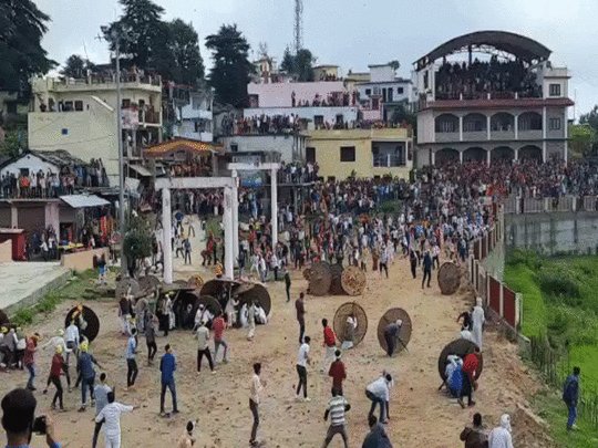Bagwal Mela: उत्तराखंड के बग्वान मेले में पथराव, 7 मिनट में घायल हुए 75 से ज्यादा श्रद्धालु, जानें क्या है देवीधुरा मंदिर की मान्यता 