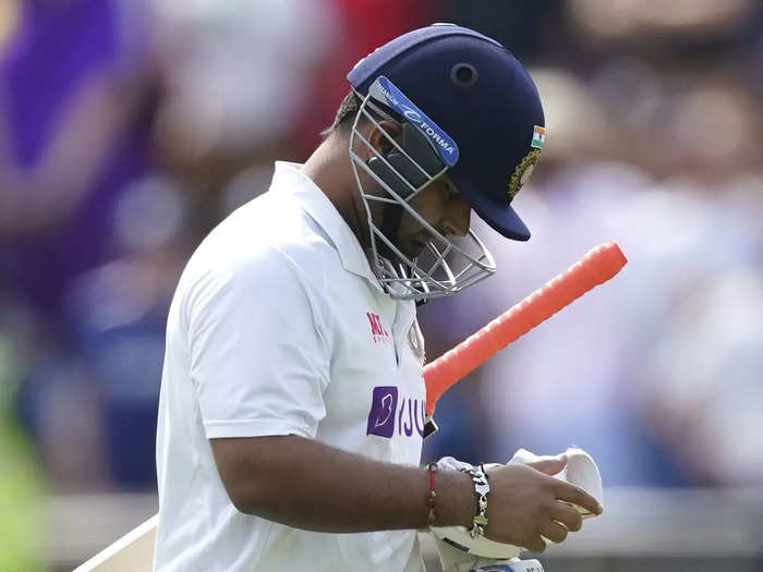 bring back wriddhiman saha for 4th test fans react on twitter after rishabh pant poor form with the bat in the india-england series