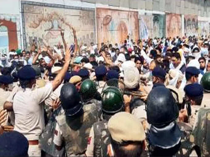 lathicharge on farmers lathicharge on farmers