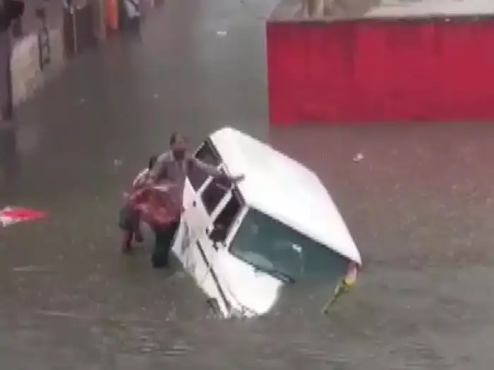 Flood Situations in UP, यूपी में बाढ़ के हालात - Navbharat Times