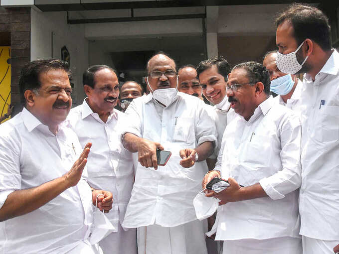 BJP throws net; Senior leaders do not quarrel; KPCC for conciliatory move malayalam.samayam.com