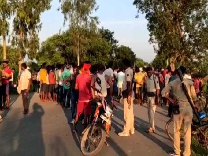 Bihar Crime News: औरंगाबाद में अनियंत्रित जेसीबी ने तीन लोगों को कुचल दिया, दो की मौके पर हुई मौत, एक घायल Bihar Crime News: औरंगाबाद में अनियंत्रित जेसीबी ने तीन लोगों को कुचल दिया, दो की मौके पर हुई मौत, एक घायल