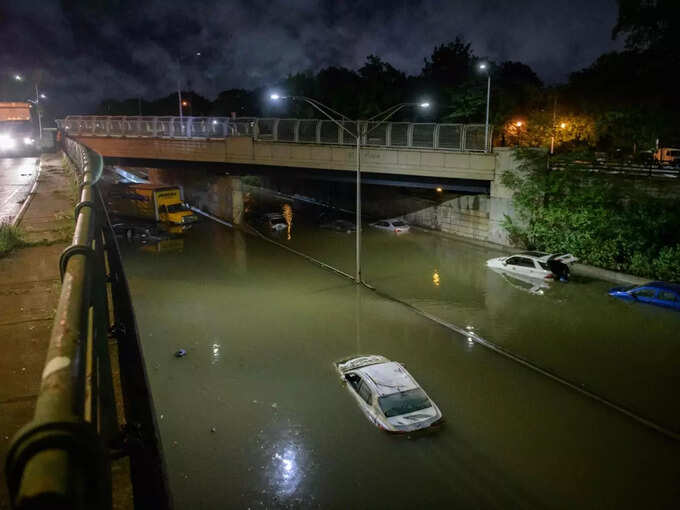 Flash flooding in New York: Car in flood... navbharat times