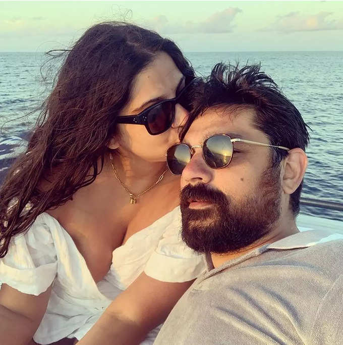 Rhea Kapoor Karan Boolani Honeymoon: Rhea Kapoor and Karan Boolani Honeymoon Photos romancing in Maldives - Indian News Weekly